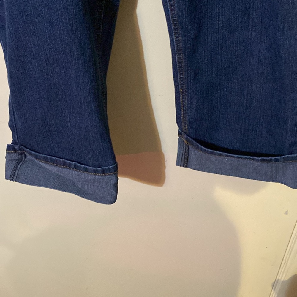 Capris - Picture 3 of 4